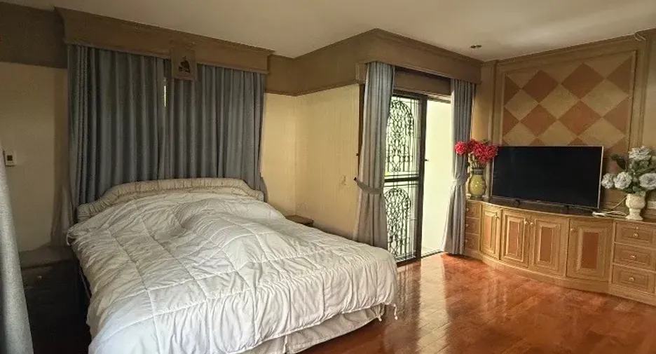 Casa en alquiler de 3 habitaciones en Bang Kapi, Bangkok
