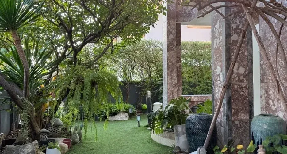 Casa en alquiler de 3 habitaciones en Bang Kapi, Bangkok