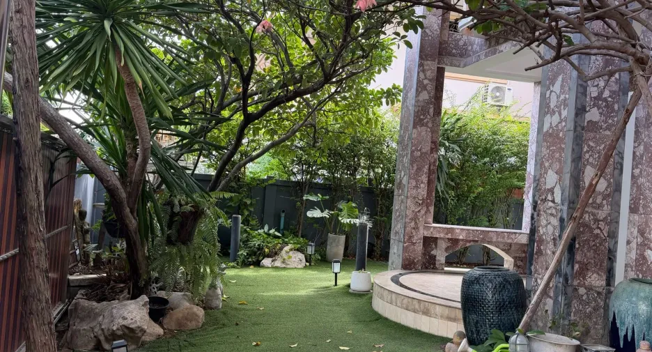 Casa en alquiler de 3 habitaciones en Bang Kapi, Bangkok