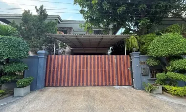Casa en alquiler de 3 habitaciones en Bang Kapi, Bangkok