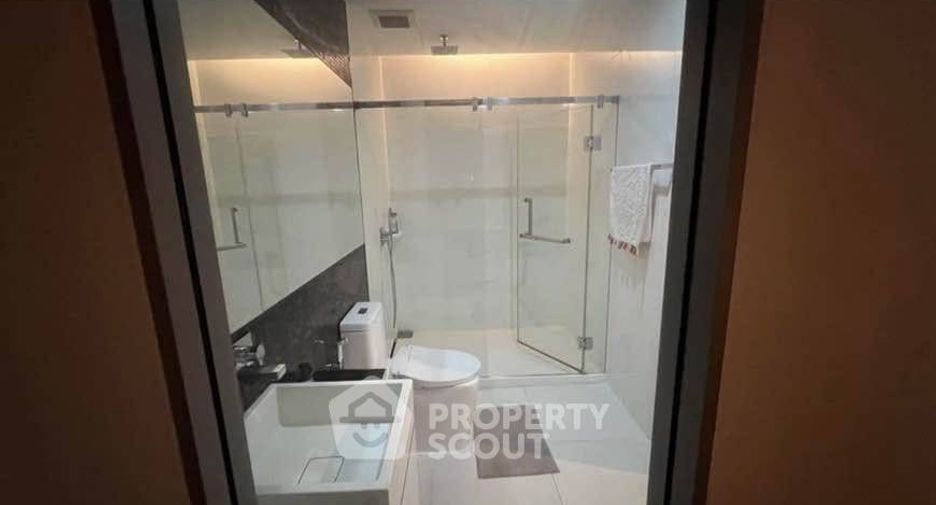 À vendre 2 chambres condo à Khlong Toei, Bangkok