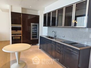 For rent 4 ベッドルーム condo in Khlong San, Bangkok