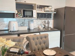 Condo en alquiler de 2 habitaciones en Huai Khwang, Bangkok