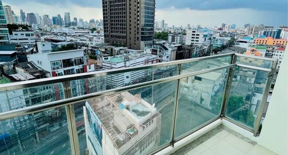 Condo en alquiler de 3 habitaciones en Khlong Toei, Bangkok