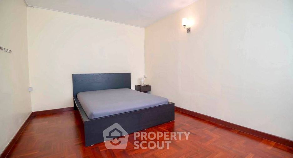 Reihenhaus zur Miete mit 5 Zimmer in Watthana, Bangkok