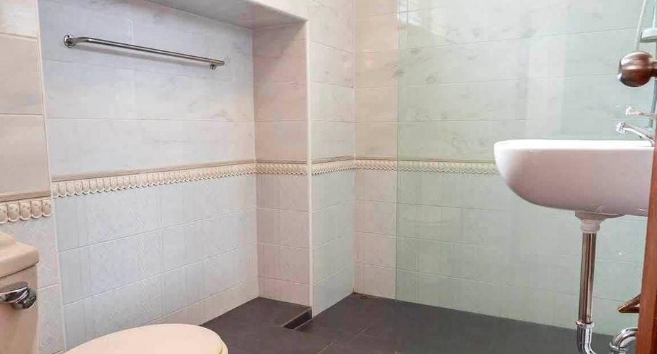 Reihenhaus zur Miete mit 5 Zimmer in Watthana, Bangkok