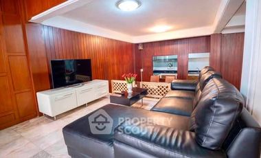 For rent 5 bedrooms townhouse in Watthana, Bangkok