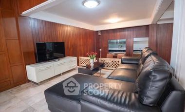 For rent 5 bedrooms townhouse in Watthana, Bangkok