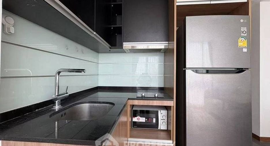 For rent 2 bedrooms condo in Pathum Wan, Bangkok