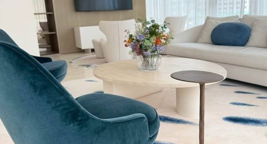 For rent 2 ベッドルーム condo in Pathum Wan, Bangkok