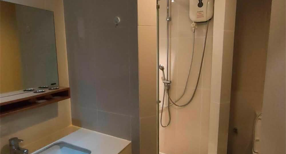Condo en venta de 3 habitaciones en Yan Nawa, Bangkok
