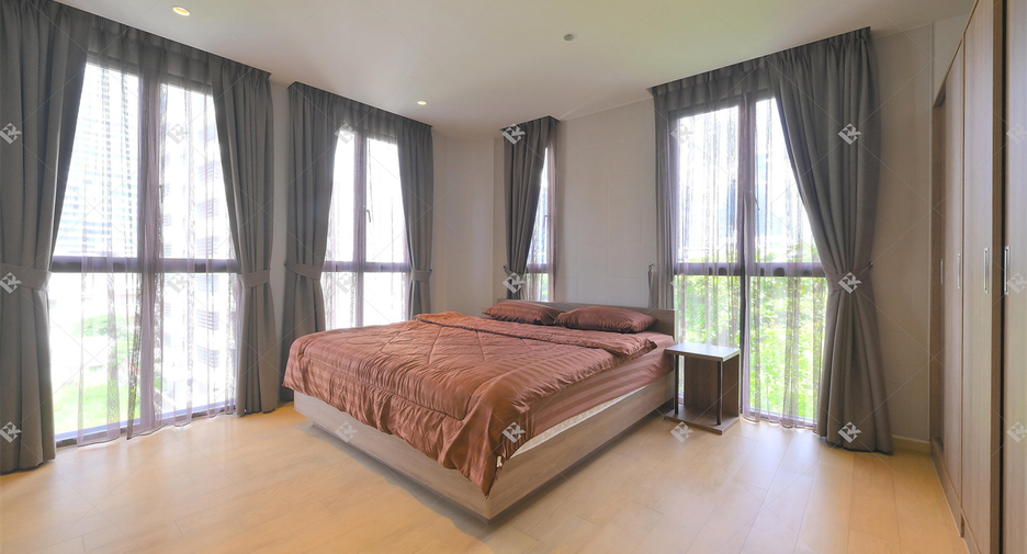 For rent 2 bedrooms condo in Watthana, Bangkok