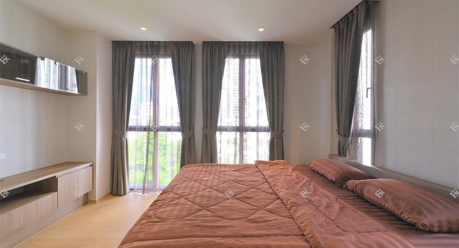 For rent 2 bedrooms condo in Watthana, Bangkok