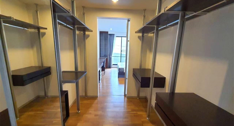 À louer 2 chambres condo à Huai Khwang, Bangkok