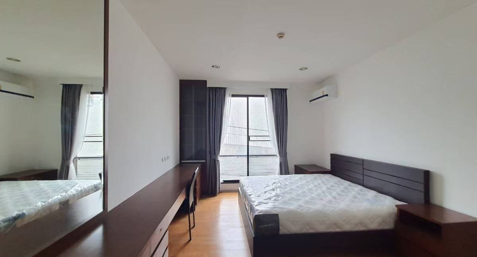 À louer 2 chambres condo à Huai Khwang, Bangkok