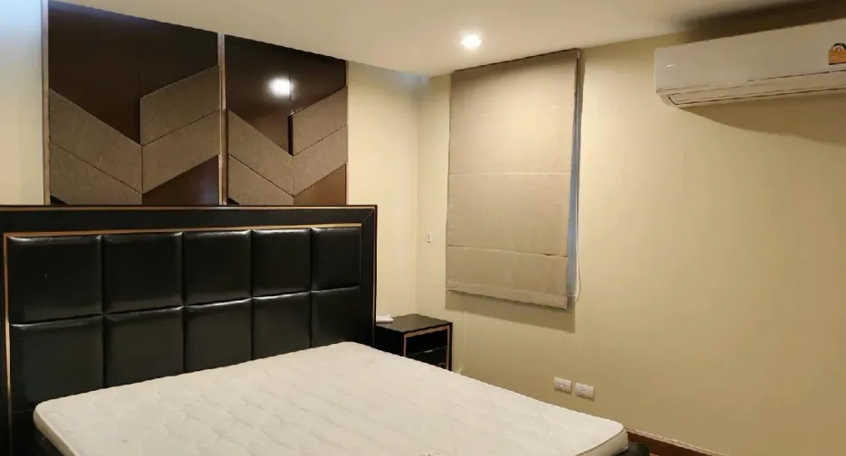 À vendre et à louer 4 chambres maison à Don Mueang, Bangkok