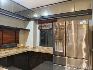 À vendre et à louer 4 chambres maison à Don Mueang, Bangkok