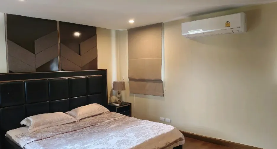 À vendre et à louer 4 chambres maison à Don Mueang, Bangkok