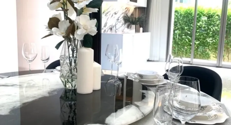 Casa en venta y en alquiler de 4 habitaciones en Lat Krabang, Bangkok
