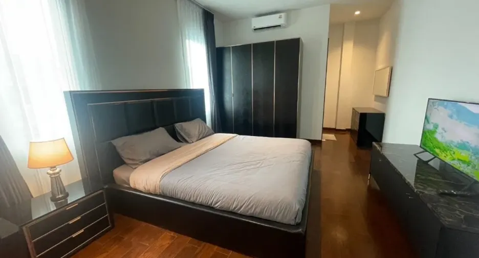 Casa en venta y en alquiler de 4 habitaciones en Lat Krabang, Bangkok
