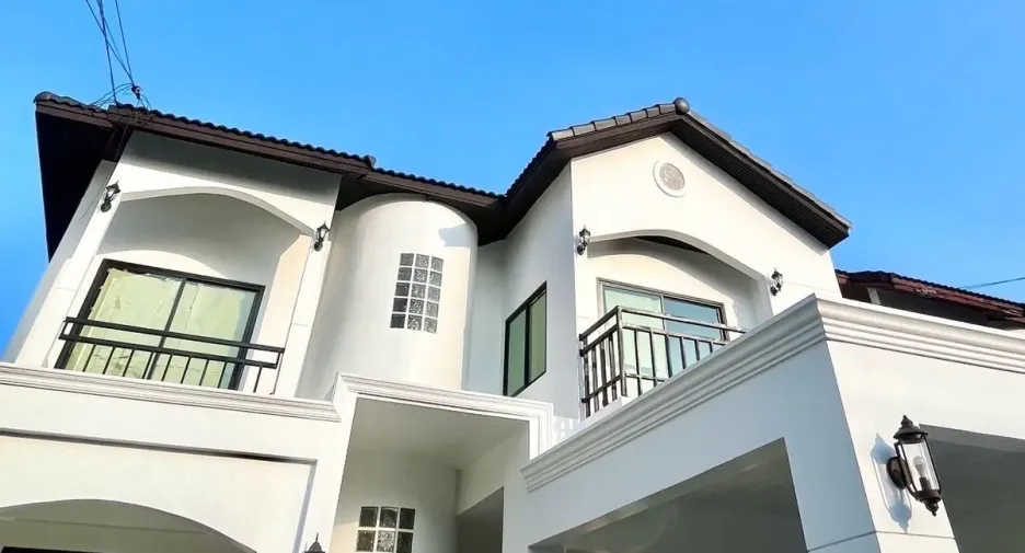 Casa en venta y en alquiler de 4 habitaciones en Nong Chok, Bangkok