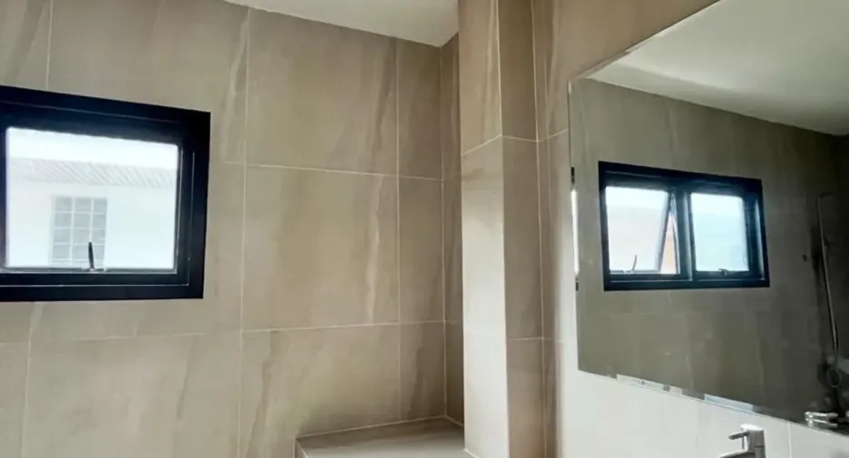 Casa en venta y en alquiler de 4 habitaciones en Nong Chok, Bangkok