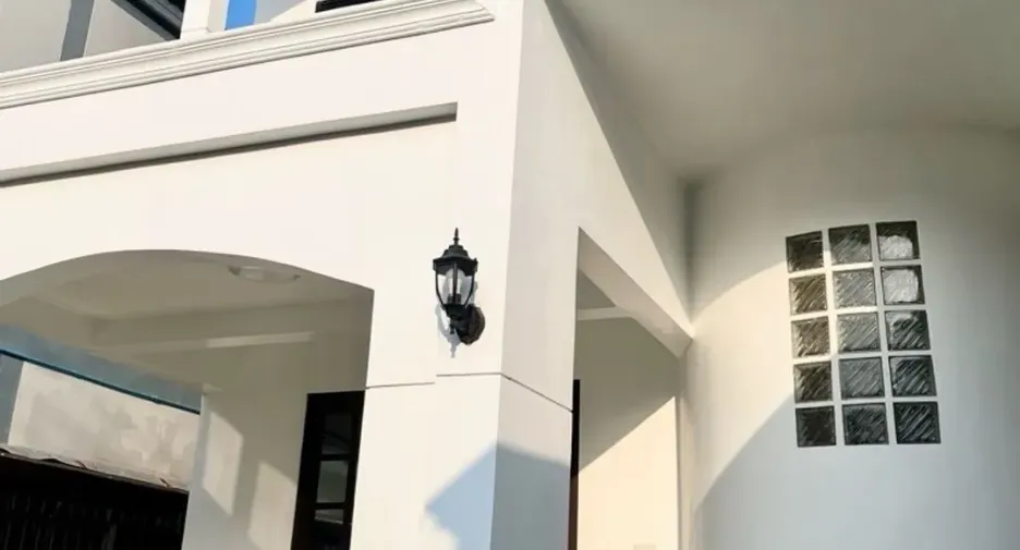 Casa en venta y en alquiler de 4 habitaciones en Nong Chok, Bangkok
