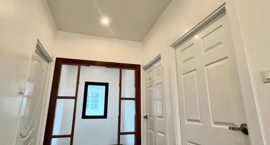 Casa en venta y en alquiler de 4 habitaciones en Nong Chok, Bangkok