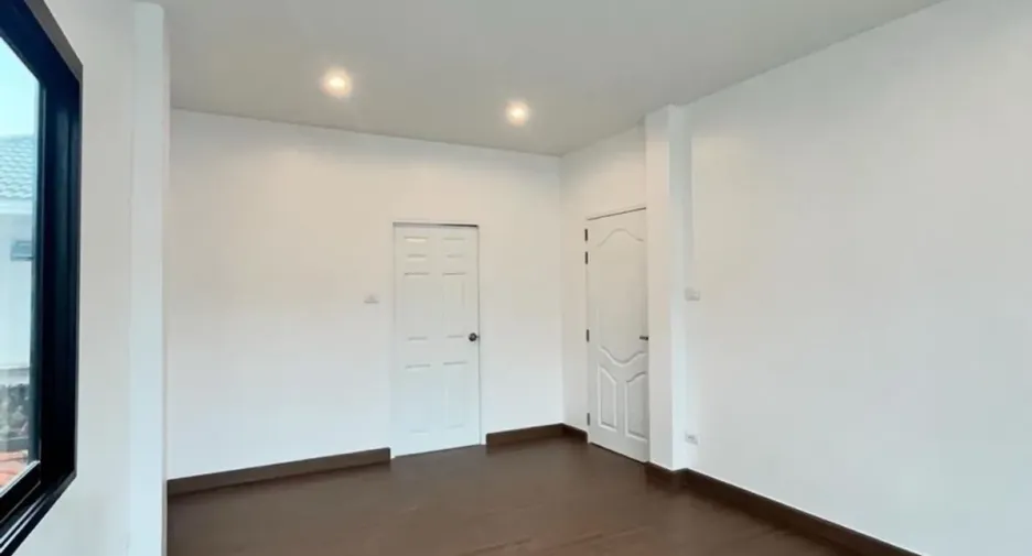 Casa en venta y en alquiler de 4 habitaciones en Nong Chok, Bangkok