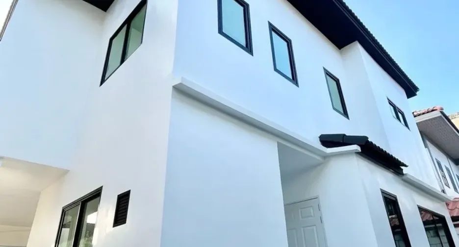Casa en venta y en alquiler de 4 habitaciones en Nong Chok, Bangkok