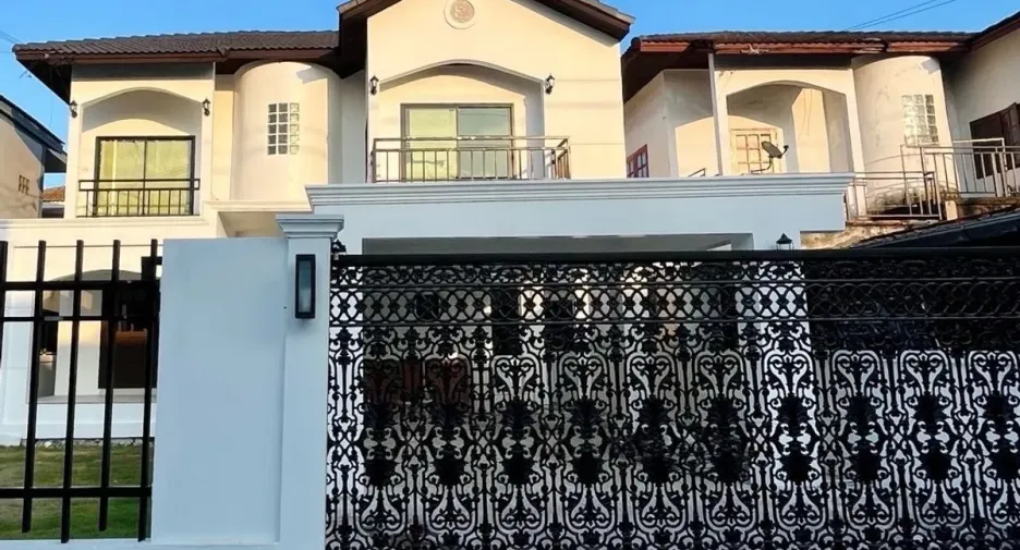 Casa en venta y en alquiler de 4 habitaciones en Nong Chok, Bangkok