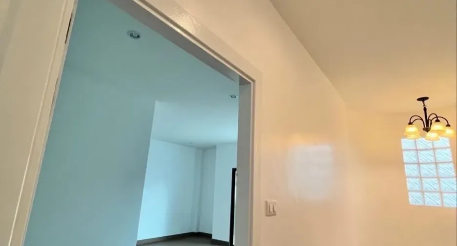 Casa en venta y en alquiler de 4 habitaciones en Nong Chok, Bangkok