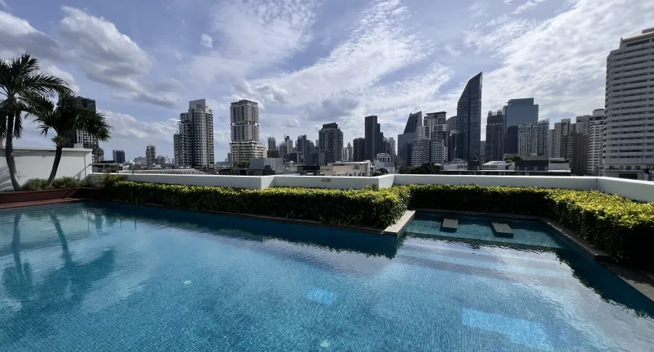 For rent 2 bedrooms condo in Watthana, Bangkok