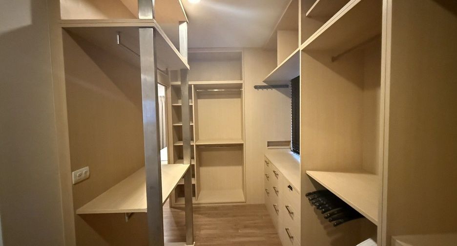Haus zur Miete mit 4 Zimmer in Prawet, Bangkok