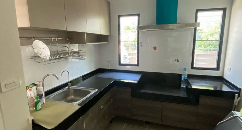 For rent 5 bedrooms house in Bang Phli, Samut Prakan