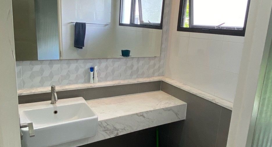 For rent 5 bedrooms house in Bang Phli, Samut Prakan