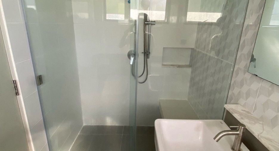 For rent 5 bedrooms house in Bang Phli, Samut Prakan
