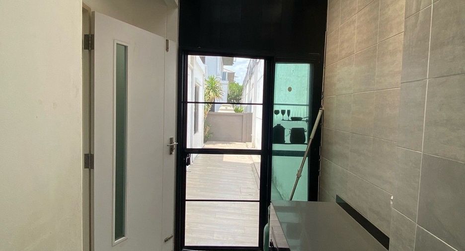 For rent 5 bedrooms house in Bang Phli, Samut Prakan