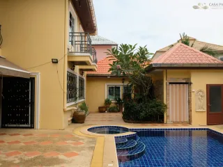 Villa en venta de 6 habitaciones en Bang Lamung, Chonburi