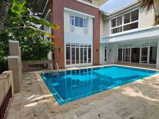 For rent 4 bedrooms house in Khlong Toei, Bangkok