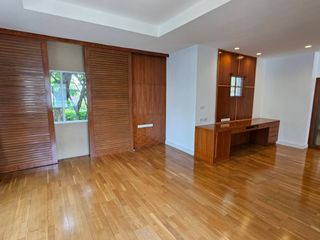 For rent 4 bedrooms house in Khlong Toei, Bangkok
