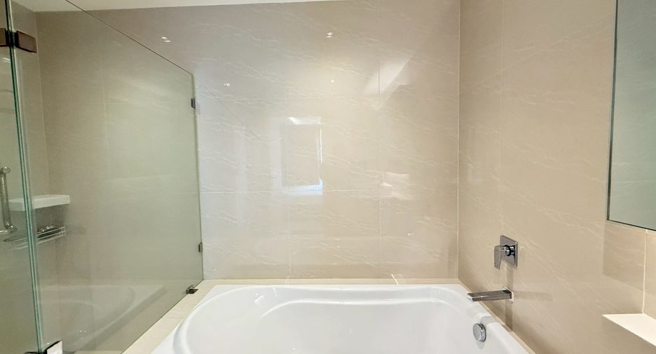 Condo en alquiler de 2 habitaciones en Khlong Toei, Bangkok