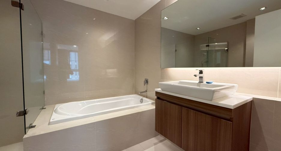Condo en alquiler de 2 habitaciones en Khlong Toei, Bangkok