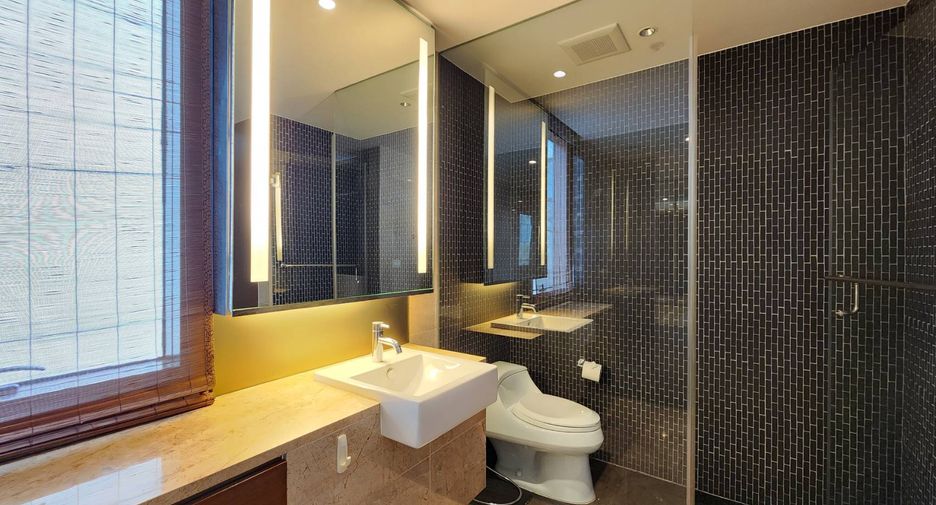 À louer 2 chambres condo à Pathum Wan, Bangkok
