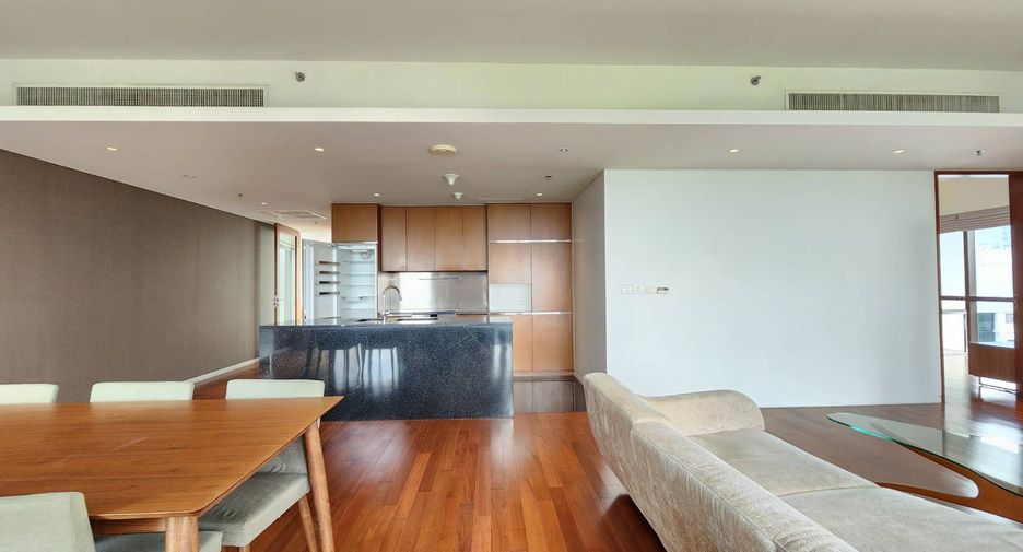 À louer 2 chambres condo à Pathum Wan, Bangkok