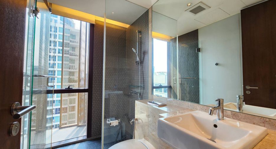 À louer 2 chambres condo à Pathum Wan, Bangkok