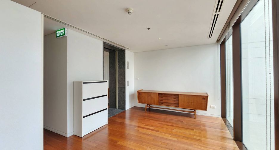 À louer 2 chambres condo à Pathum Wan, Bangkok