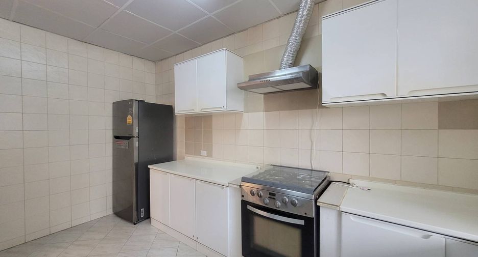 Condo en alquiler de 4 habitaciones en Khlong Toei, Bangkok
