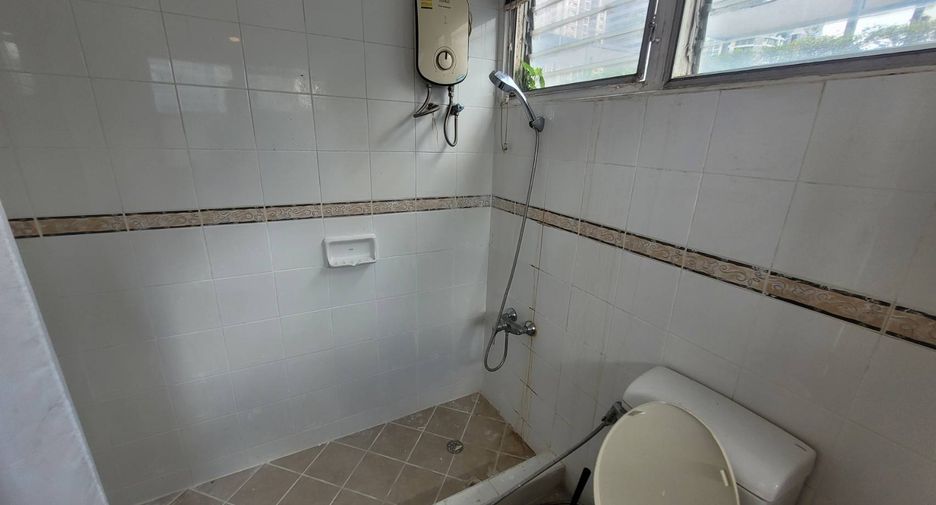 Condo en alquiler de 4 habitaciones en Khlong Toei, Bangkok