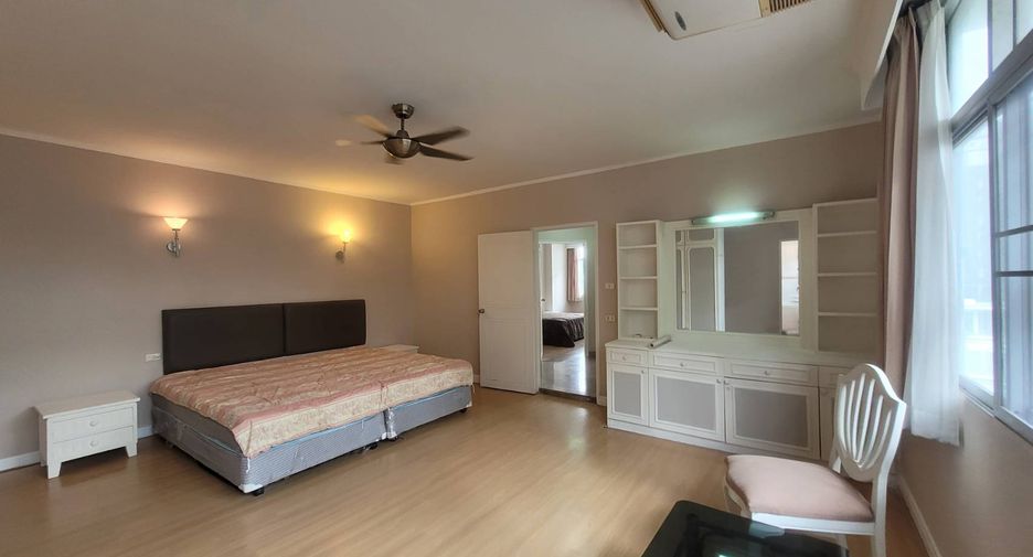 Condo en alquiler de 4 habitaciones en Khlong Toei, Bangkok